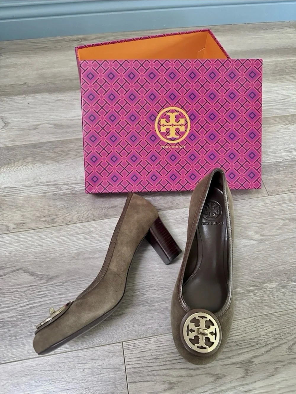 Tory Burch Women’s Logo Pumps Heels Taupe Size 9